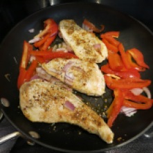 Grilled chicken with red pepper and onion